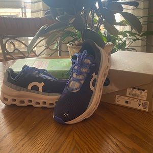 Cloudmonster On Cloud tennis shoes. Perfect condition.